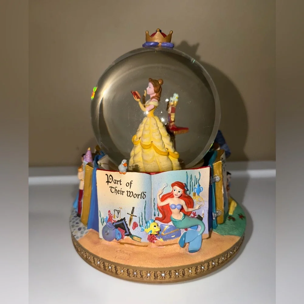 Collectible 2001 Vintage Disney Multi-Princess Storybook Snowglobe - Picture 5 of 6